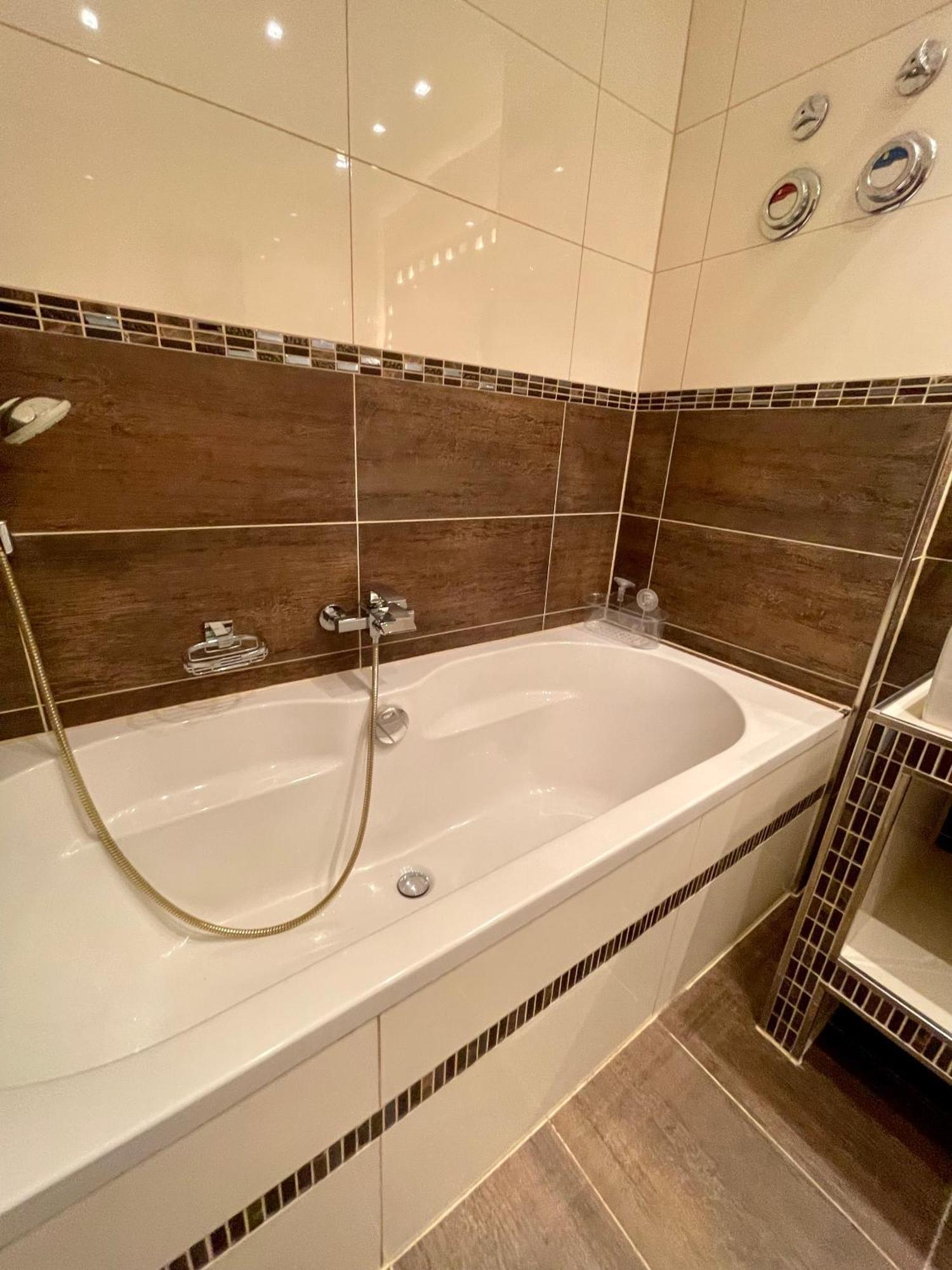 Wunderschoenes 2 Zimmer Apartment Zentrum Goldstadt Pforzheim Exteriör bild